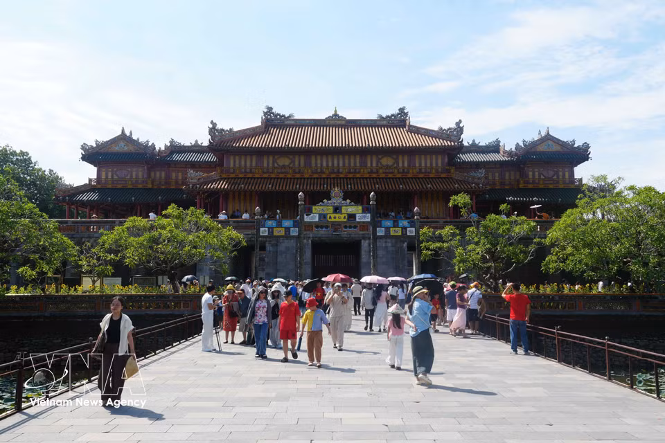 Plus de 650 000 touristes ont visité Huê durant les cinq jours de congé de la Fête nationale, du 29 août au 2 septembre 2026, soit une hausse d’environ 231 % sur un an. Photo: VNA