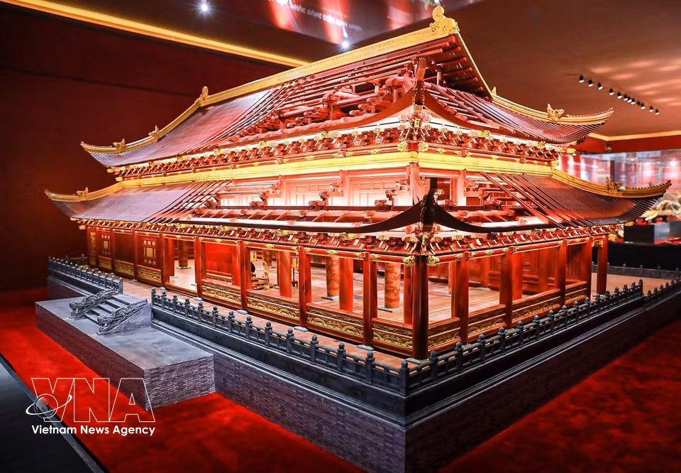 À l’époque féodale, le palais Kinh Thiên était le lieu où le roi et la cour rendaient hommage au Ciel et à la Terre. Il devait ainsi constituer l’un des ouvrages architecturaux les plus majestueux de la citadelle impériale. Photo: VNA