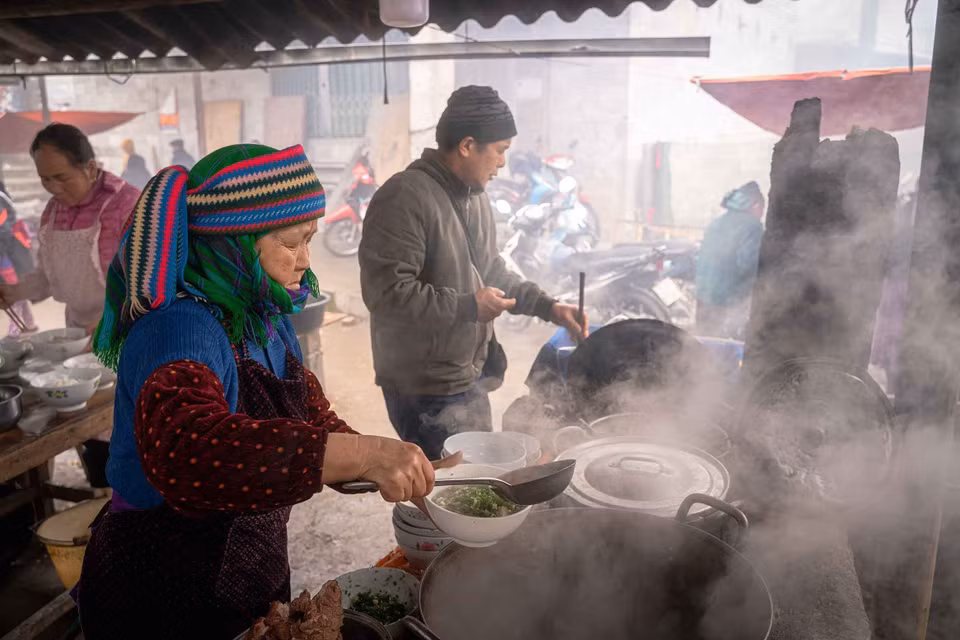 Le marché de Pho Cao est l’un des marchés les plus singuliers du plateau karstique de Dông Van. Photo : VNA