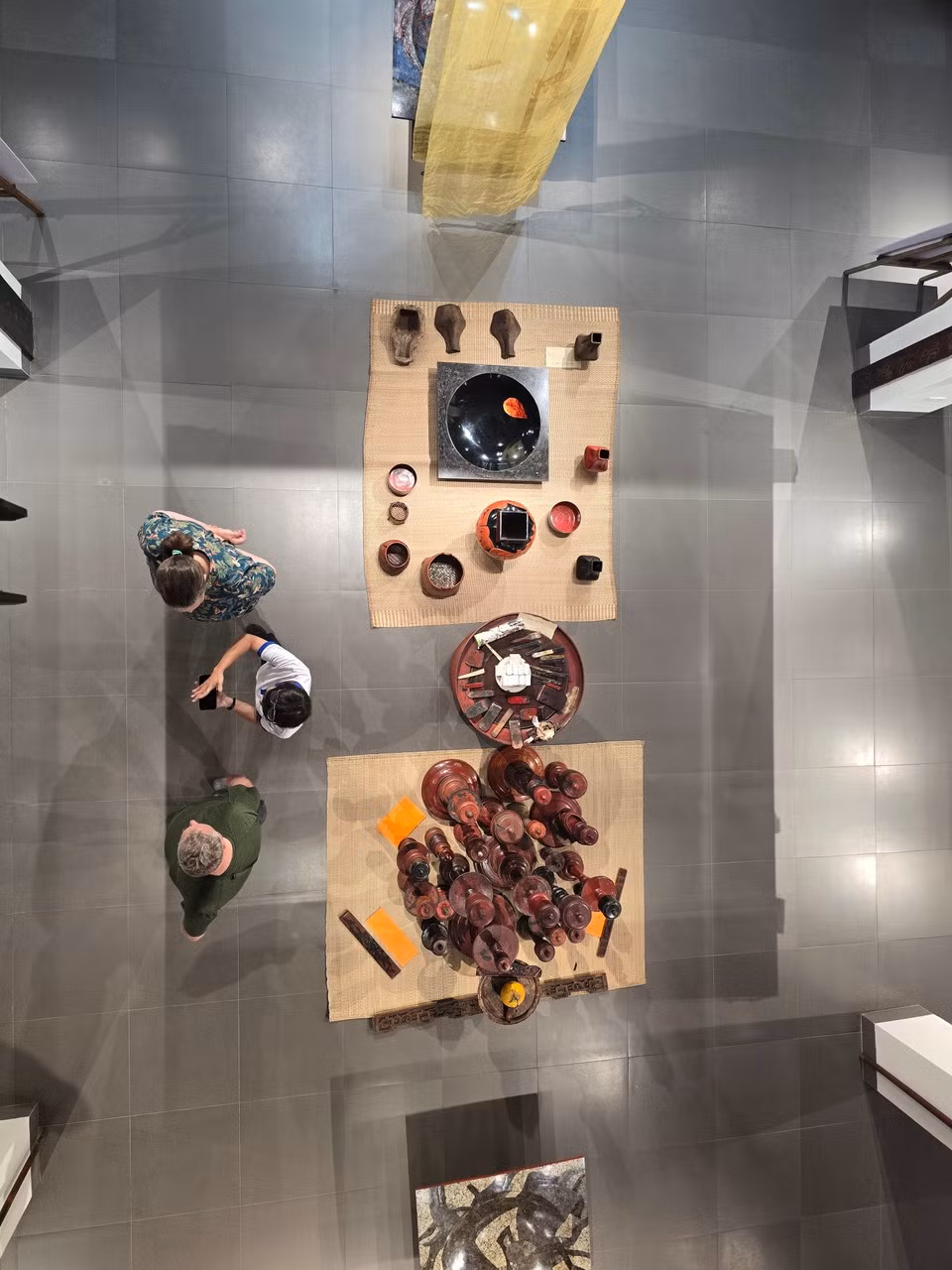 Ce lieu accueille une exposition permanente présentant brièvement le métier de la laque, qui connaît aujourd’hui un fort développement dans le domaine des arts plastiques. Photo : Vietnam+