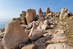 Le parc de pierres de Ninh Thuân recèle d'innombrables roches aux formes singulières. Photo : VNA