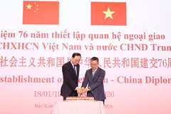 Le vice-ministre des Affaires étrangères de Chine, Sun Weidong et l’ambassadeur du Vietnam en Chine, Pham Thanh Binh (droite) à la cérémonie. Photo : VNA
