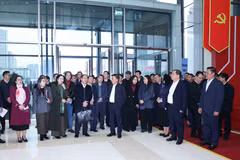 Le permanent du Secrétariat Tran Cam Tu au Centre national des conférences de Hanoï. Photo : VNA