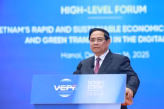 Le Premier ministre Pham Minh Chinh prend la parole lors du Forum économique du Vietnam 2025, perspectives 2026. Photo : VNA
