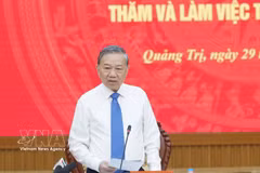 Le secrétaire général du Parti, président To Lam prend la parole lors d'une séance de travail avec le Comité permanent du Comité du Parti de la province de Quang Tri. Photo : VNA