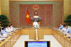 Le Premier ministre Le Minh Hung travaille avec le ministère de la Construction. Photo : VNA