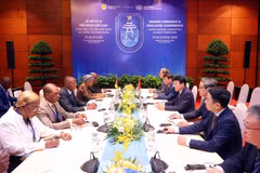 Le général Luong Tam Quang (droite), ministre de la Sécurité publique rencontre le ministre de l’Intérieur du Mozambique, Paulo Chachine. Photo : VNA