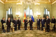 Le secrétaire général du Comité central du Parti communiste vietnamien et président To Lam rencontre le président russe Vladimir Poutine à Moscou le 9 septembre 2026. Photo : VNA
