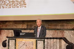 L'ambassadeur du Vietnam en Suisse, Phung The Long prononce le discours d'ouverture de la Journée du Vietnam 2025. Photo : VNA