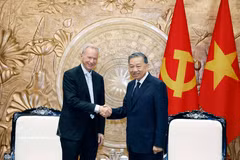 Le secrétaire général du Parti et président To Lam, a reçu le 5 juin à Hanoï, Eric Schmidt, ancien président de Google. Photo : VNA