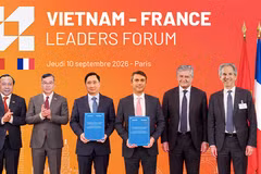 Sanofi et VNVC signent un accord pour la production de vaccins nouvelle génération au Vietnam, le 10 septembre à Paris. 
