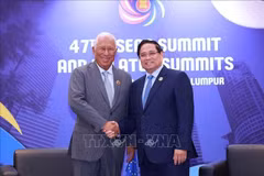 Le Premier ministre Pham Minh Chinh (droit) et le président du Conseil européen Antonio Costa. Photo: VNA