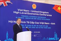 Le SG To Lam s’exprime à la Conférence économique de haut niveau Vietnam–Royaume-Uni. Photo : VNA