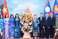 L’Union des femmes du Vietnam félicite le 50e anniversaire de la Fête nationale du Laos