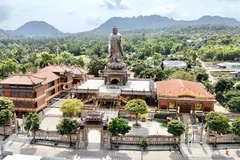 Bouddha Amitābha de la pagode Kim Tien, sentinelle spirituelle des Sept Montagnes 