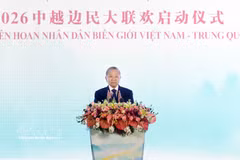 Le secrétaire général du Parti, président vietnamien To Lam prend la parole à la cérémonie de lancement du Festival des populations frontalières Vietnam–Chine 2026. Photo : VNA