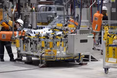 Dans l'usine de voitures électriques VinFast. Photo : VNA
