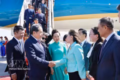 Le président de l’Assemblée nationale du Vietnam Tran Thanh Man et son épouse Nguyen Thi Thanh Nga sont arrivés le 9 septembre à Oulan-Bator pour une visite officielle en Mongolie. Photo : VNA