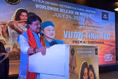 Le ministre des Affaires parlementaires de l’État du Madhya Pradesh, Kailash Vijayvargiya, prononce le discours d'ouverture de l'événement. Photo : VNA