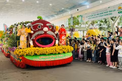 Défilé de présentation des spécialités fruitières vietnamiennes. Photo : VNA
