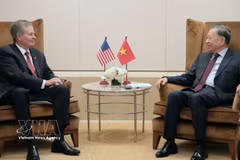 Le secrétaire général du Parti et président de la République To Lam (droite) et le sénateur américain Steve Daines à New York. Photo : VNA