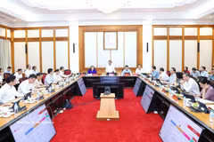 La réunion sur le Système de suivi et de pilotage intelligent et le Système de gestion du travail et d’évaluation des cadres dans l’environnement numérique. Photo : VNA