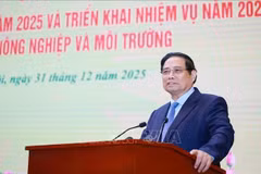 Le Premier ministre Pham Minh Chinh prend la parole à la conférence de bilan des activités de 2025 et de la période 2021-2025 et de déploiement des missions pour 2026 du secteur de l’agriculture et de l’environnement. Photo : VNA