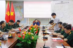 Le vice-Premier ministre Trân Hông Ha dirige les opérations de secours et les efforts de redressement après les crues soudaines et les glissements de terrain à Diên Biên. Photo : VNA