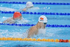Pham Thanh Bao remporte l’épreuve du 100 m brasse, offrant la deuxième médaille d’or de la natation vietnamienne et la 14ᵉ médaille d’or de la délégation. Photo : VNA