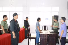 La Police de Can Tho a engagé des poursuites et placé en détention provisoire Nguyen Ngoc Thao, accusé d’avoir utilisé les réseaux sociaux pour diffuser des contenus considérés comme faux ou nuisibles. Photo : baocantho