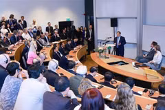 Le Premier ministre Pham Minh Chinh visite et prononce le 12 juin (heure locale) un discours de politique à l’Université d’économie de Stockholm. Photo : VNA