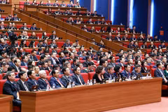 Le débat sur les projets de Documents du 14e Congrès national du Parti communiste du Vietnam. Photo : VNA