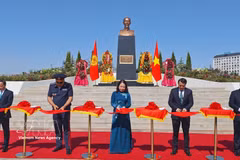Inauguration du monument du Président Ho Chi Minh à Bichkek