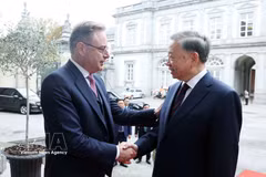 Le Premier ministre belge Bart De Wever et le secrétaire général du Parti et président vietnamien To Lam (droite). Photo : VNA