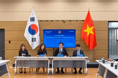 L’ambassadeur du Vietnam en République de Corée, Vu Ho (2e à droite) à l'événement. Photo : VNA