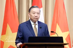 Le secrétaire général du Parti et président To Lam prononce un discours de politique générale intitulé "Le partenariat stratégique Vietnam-Canada dans un monde en pleine mutation". Photo : VNA