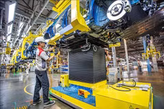 Dans une usine de fabrication automobile à Rayong, en Thaïlande. Photo : Xinhua/VNA