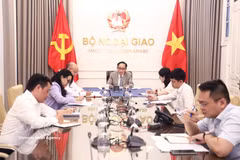 Le ministre vietnamien des Affaires étrangères Le Hoai Trung s’est entretenu par téléphone avec son homologue canadienne Anita Anand. Photo : VNA