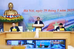 Le Premier ministre Pham Minh Chinh à la réunion entre la Permanence du gouvernement et les missions de contrôle du gouvernement pour accélérer la mise en œuvre des projets d'autoroutes dans tout le pays. Photo : VNA