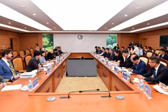 La séance de travail entre le ministre vietnamien des Finances, Ngo Van Tuan et l'ambassadeur Rick Switzer, chef adjoint du Bureau du représentant américain au Commerce. Photo : mof.gov.vn