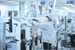 De nombreuses entreprises étrangères considèrent le Vietnam comme une destination stratégique incontournable pour l’expansion de leur production. Photo : VNA 