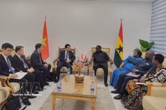 Le vice-ministre vietnamien des Affaires étrangères, Le Anh Tuan, et son homologue ghanéen, James Gyakye Quayson. Photo : VNA