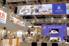 Le stand de produits céramiques de Minh Long au salon Ambiente 2025, Francfort, Hesse. Photo : VNA