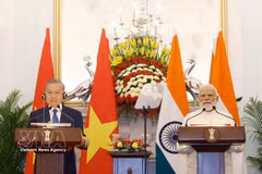 Le secrétaire général du Parti communiste du Vietnam et président To Lam (gauche) et le Premier ministre indien Narendra Modi ont rencontré la presse à New Delhi. Photo : VNA