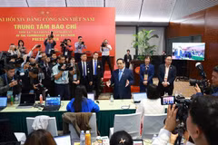 Le Premier ministre Pham Minh Chinh au Centre de presse du congrès. Photo : VNA