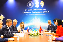 La rencontre entre le vice-présidente de l’Assemblée nationale Nguyen Thi Thanh et le président du Conseil de la Fédération de Russie, Konstantin Kosachev. Photo : VNA