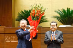 Le secrétaire général du Parti To Lam (gauche) est élu président vietnamien. Photo : VNA