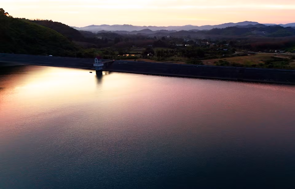 Coucher de soleil sur le lac Da Teh. Photo: VNA