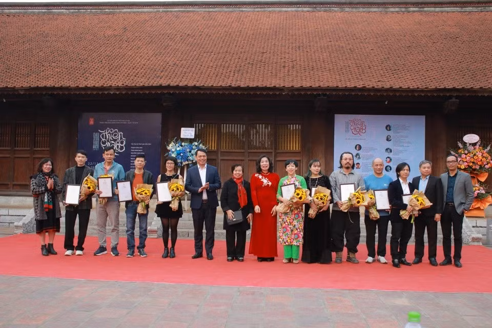 Selon la légende, le puits Thien Quang aurait jailli de la terre lors de la fondation de Thang Long (ancien nom de Hanoi). L'eau cristalline qui en sortait était considérée comme sacrée et aurait nourri la terre, lui permettant de devenir un lieu prospère et fertile. Photo : VNA