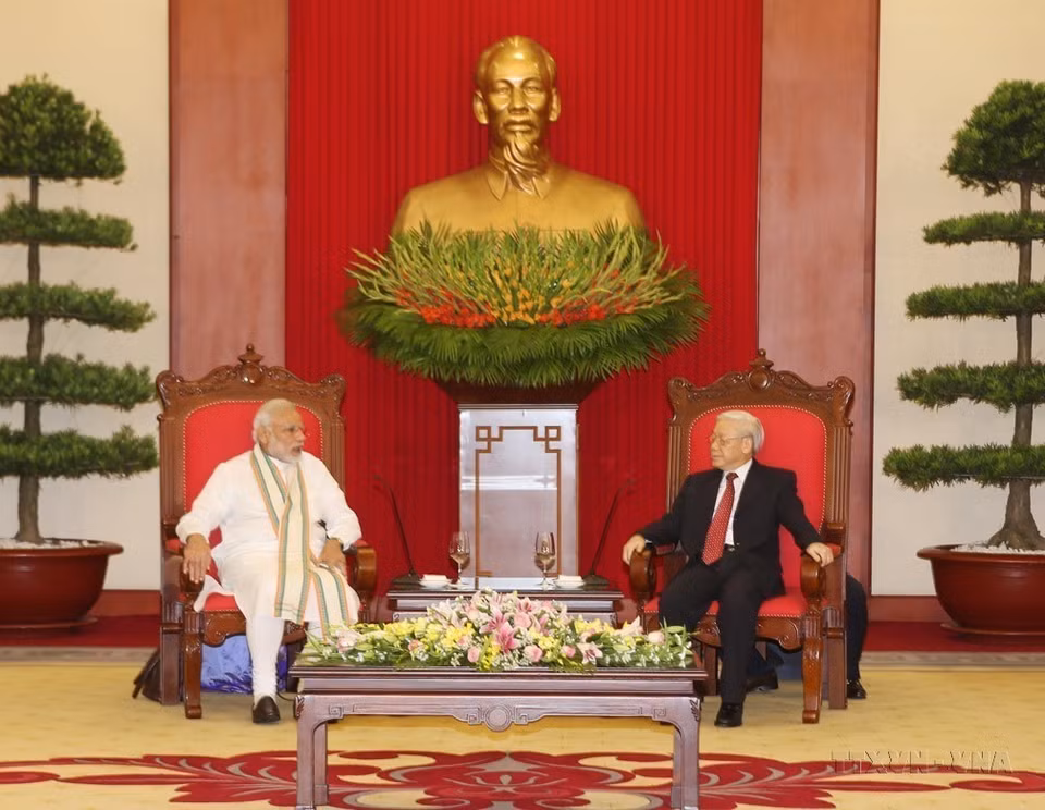 Lors de la visite du Premier ministre d’Inde, Narendra Modi, en septembre 2016, les dirigeants des deux pays ont convenu d’élever leurs relations bilatérales au rang d'un partenariat stratégique intégral. Sur la photo : le secrétaire général Nguyen Phu Trong reçoit le Premier ministre de la République d'Inde Narendra Modi, le 3 septembre 2016. Photo : VNA